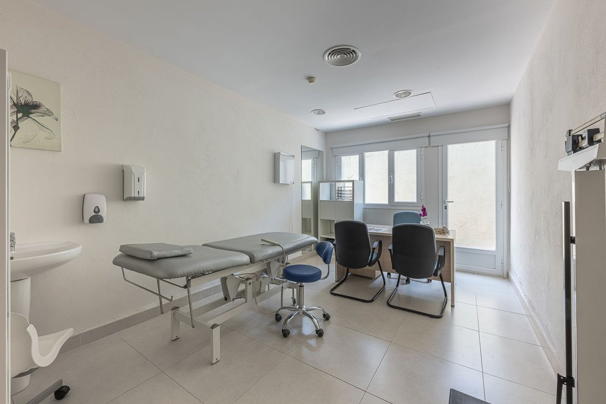 36 Bed Building in El Paraiso