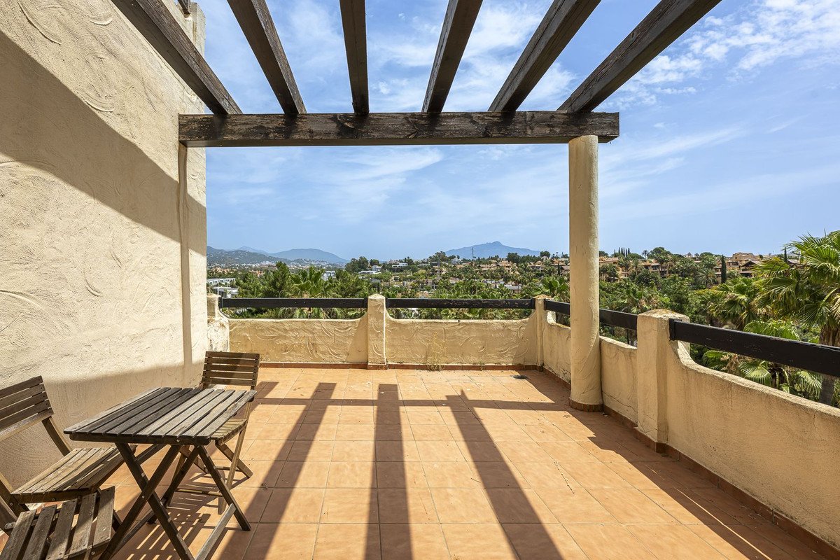 36 Bed Building in El Paraiso