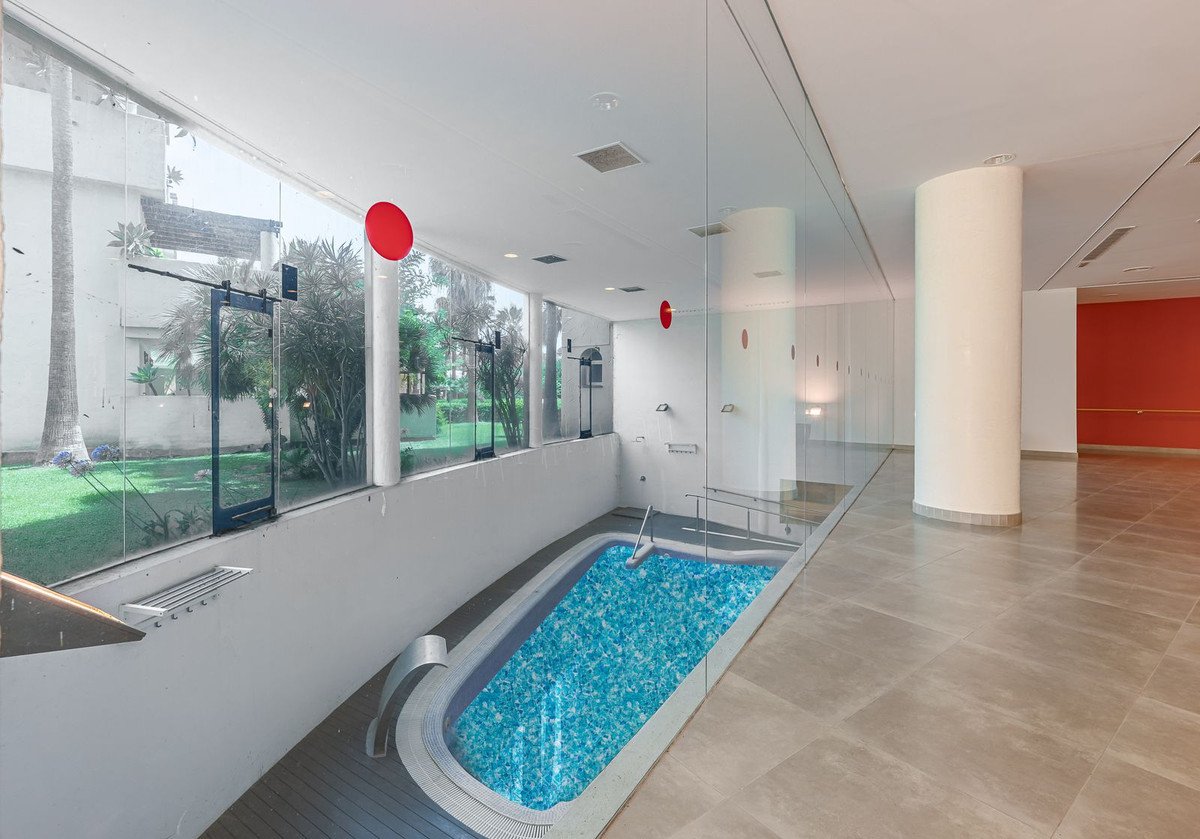 36 Bed Building in El Paraiso