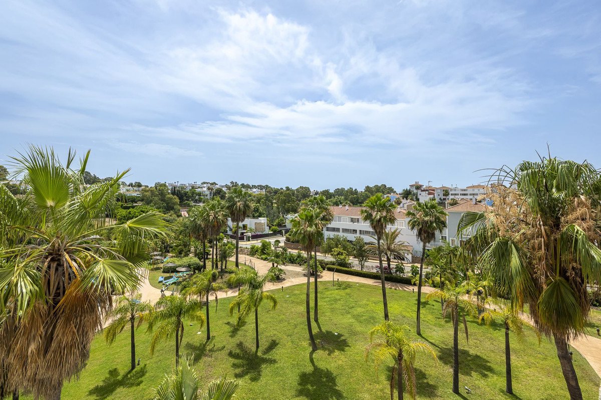 36 Bed Building in El Paraiso