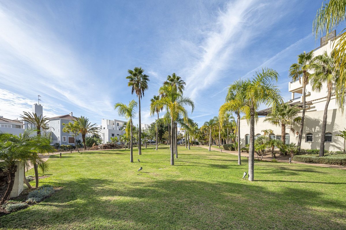 36 Bed Building in El Paraiso