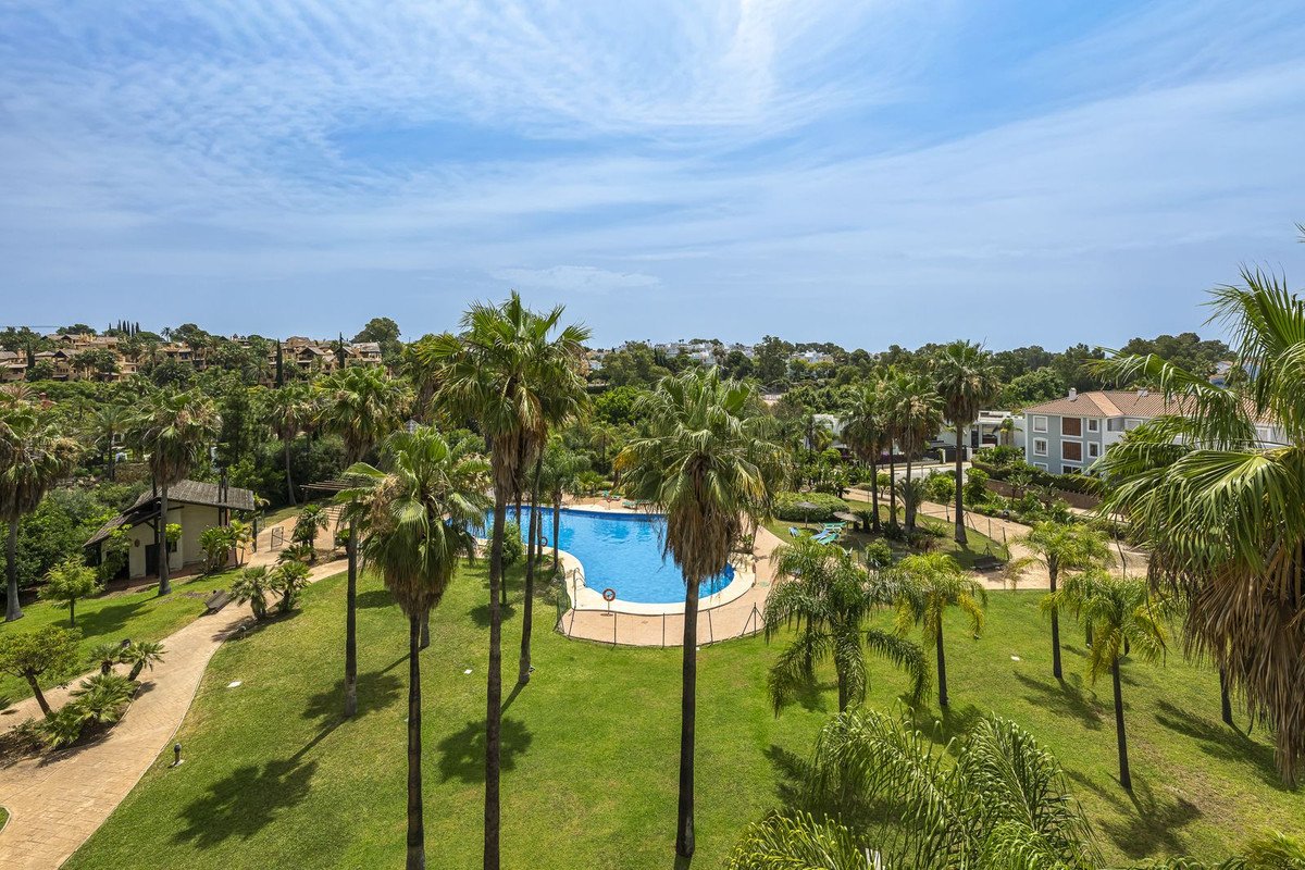 36 Bed Building in El Paraiso