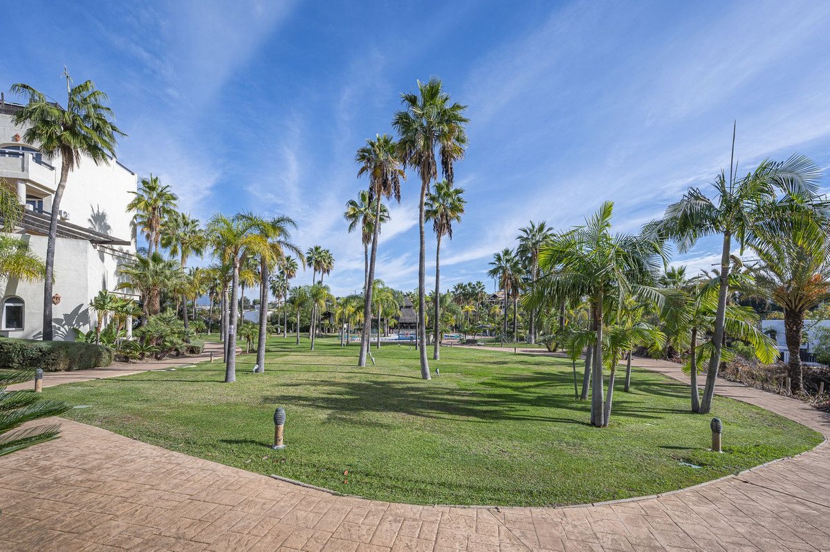 36 Bed Building in El Paraiso