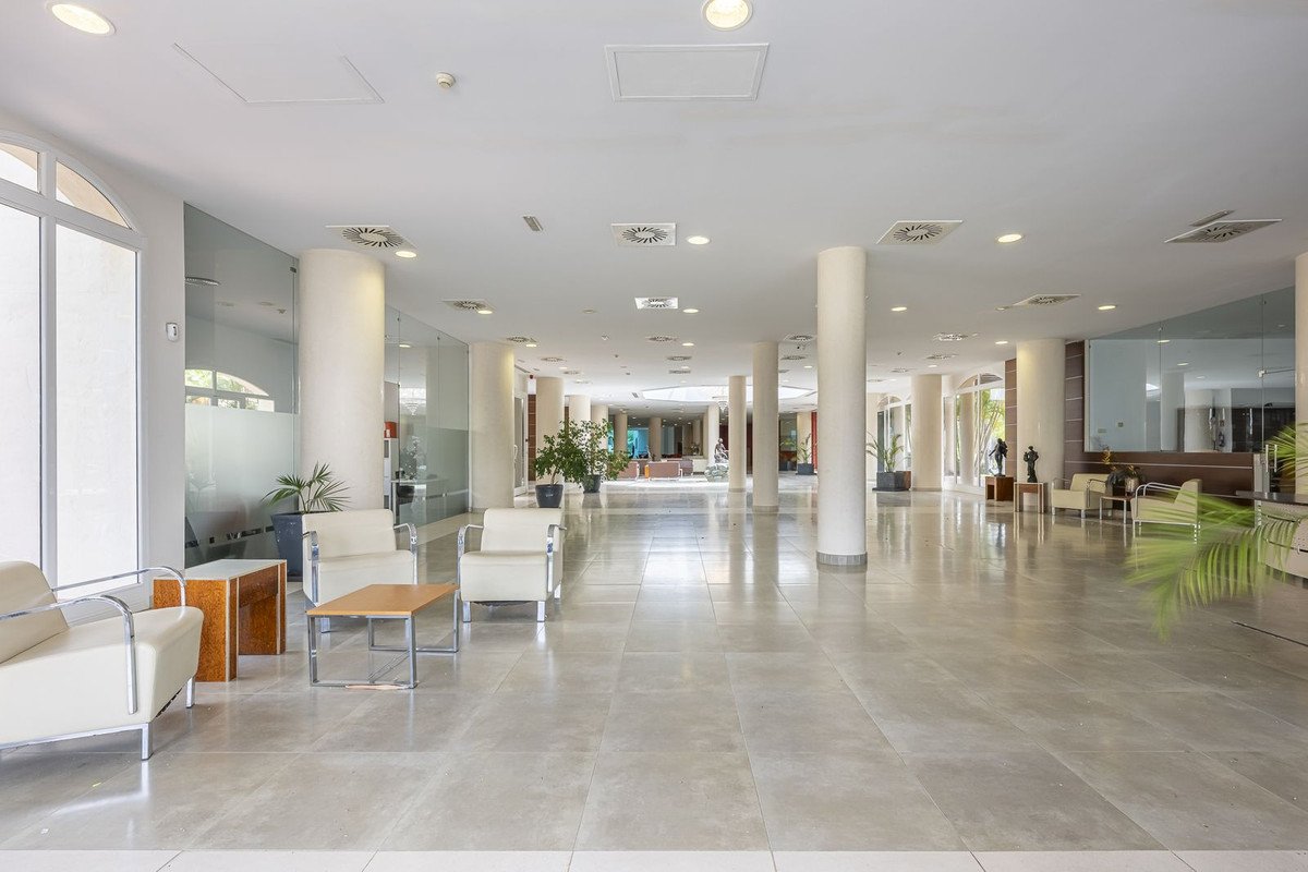 36 Bed Building in El Paraiso