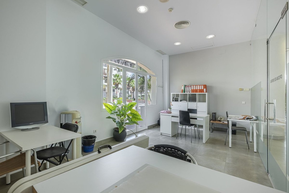 36 Bed Building in El Paraiso