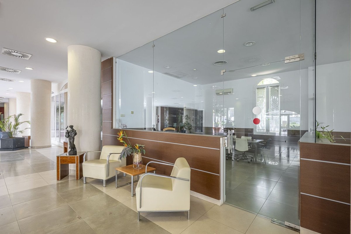36 Bed Building in El Paraiso
