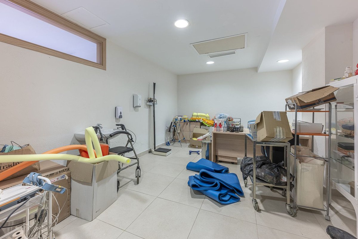 36 Bed Building in El Paraiso