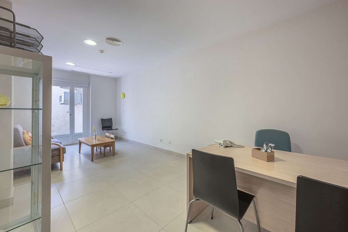 36 Bed Building in El Paraiso