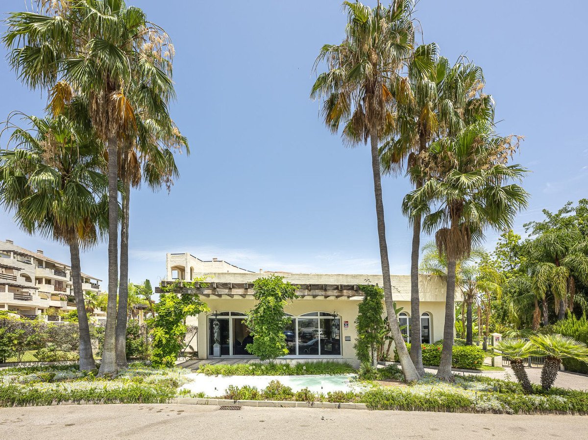 36 Bed Building in El Paraiso