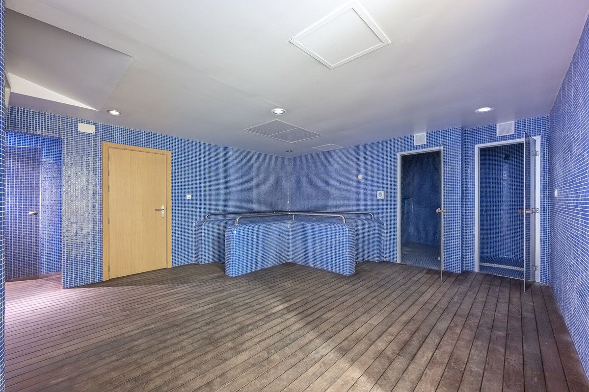 36 Bed Building in El Paraiso