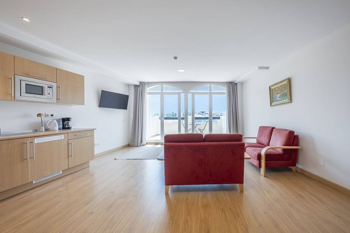 36 Bed Building in El Paraiso