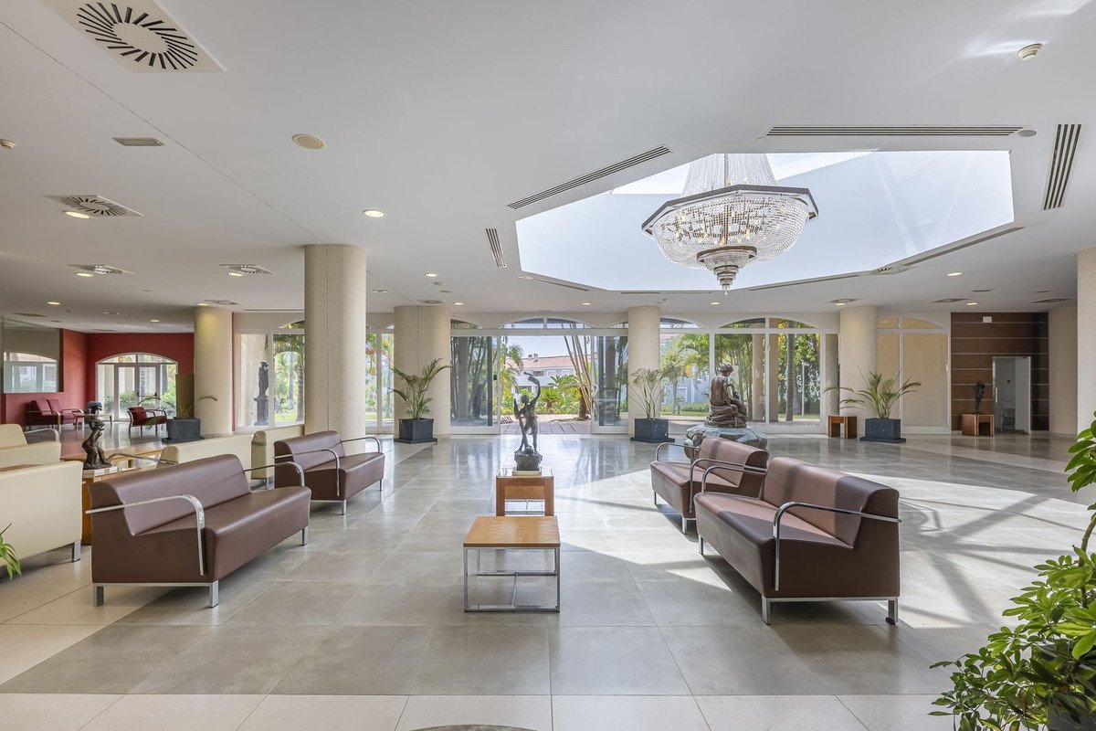 36 Bed Building in El Paraiso