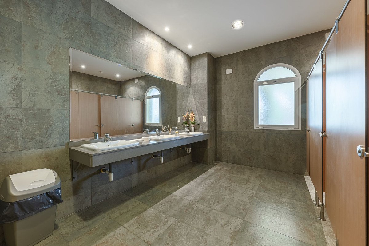 36 Bed Building in El Paraiso