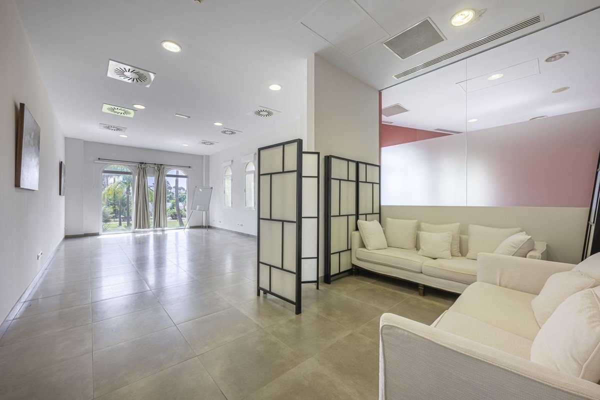 36 Bed Building in El Paraiso