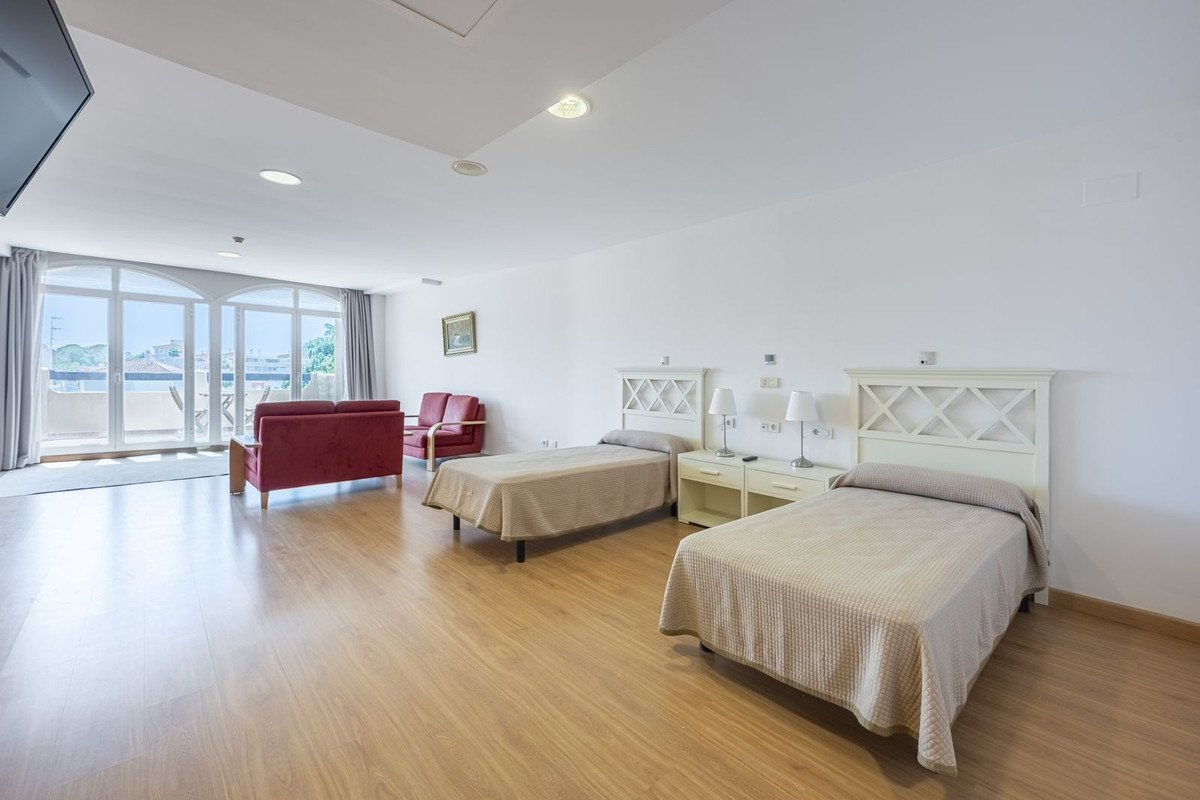 36 Bed Building in El Paraiso