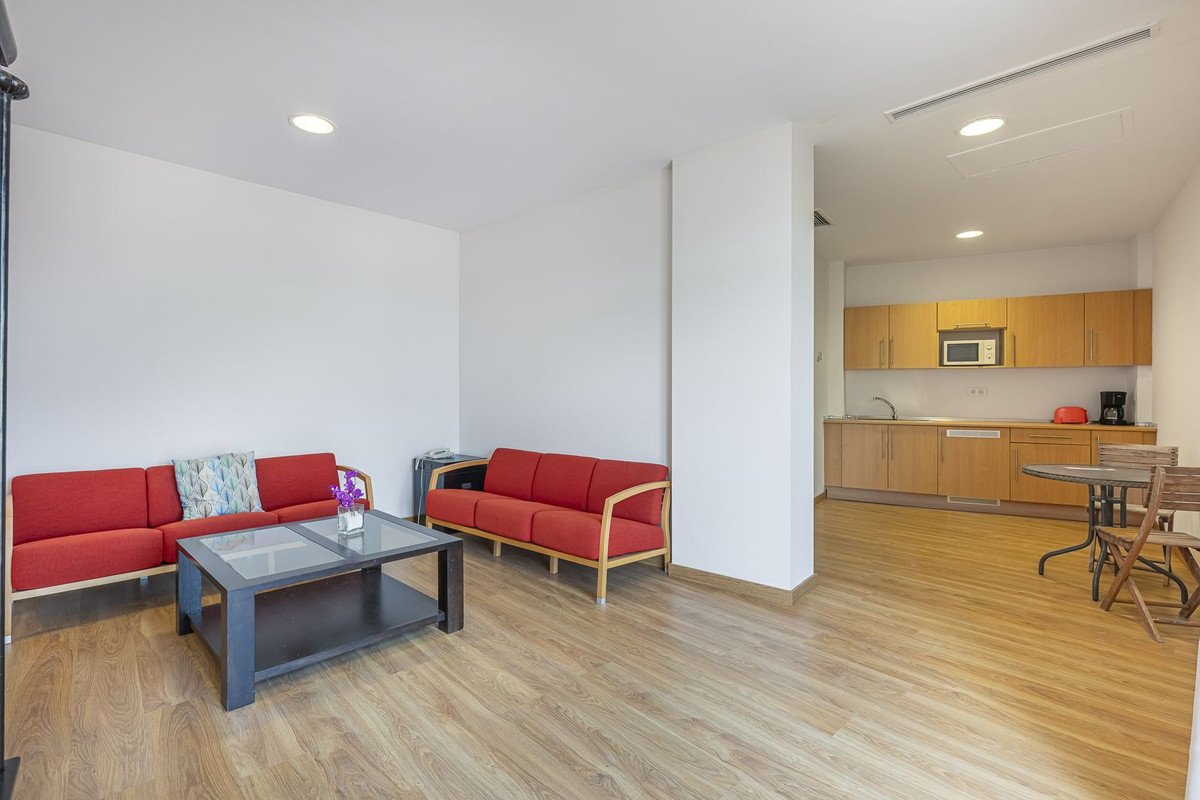36 Bed Building in El Paraiso