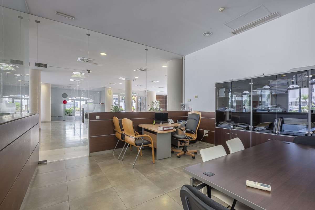 36 Bed Building in El Paraiso