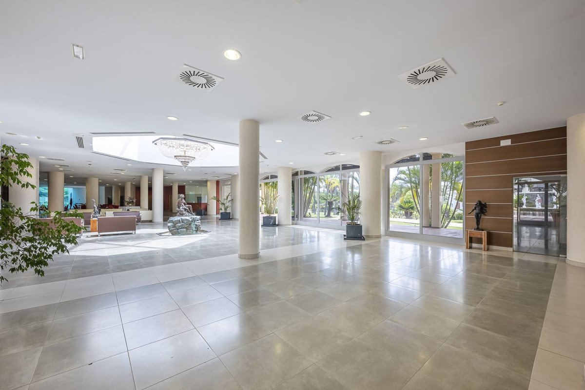 36 Bed Building in El Paraiso