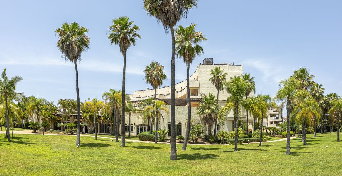 36 Bed Building in El Paraiso