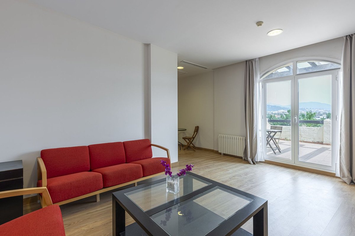 36 Bed Building in El Paraiso