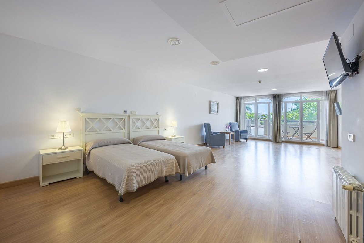 36 Bed Building in El Paraiso