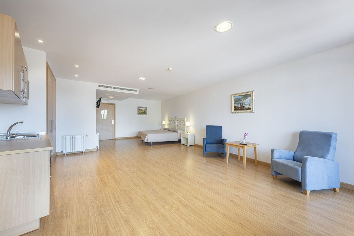36 Bed Building in El Paraiso