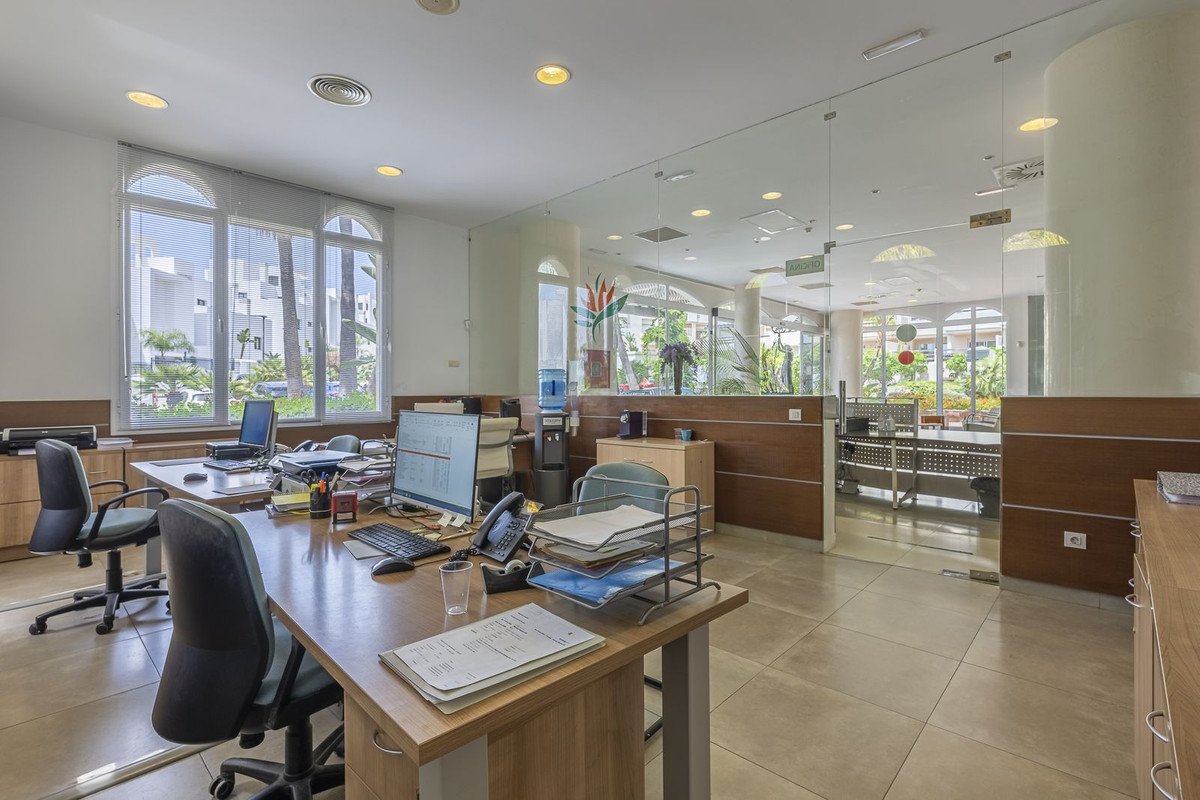 36 Bed Building in El Paraiso