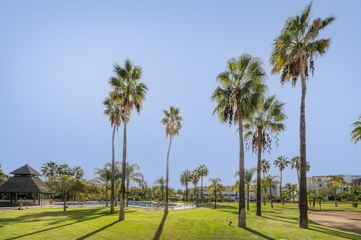 36 Bed Building in El Paraiso