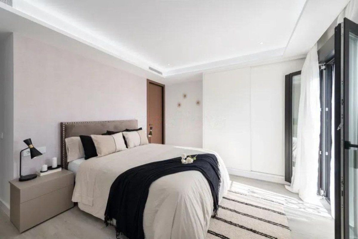 3 Bed Middle Floor Apartment in Puerto Banús