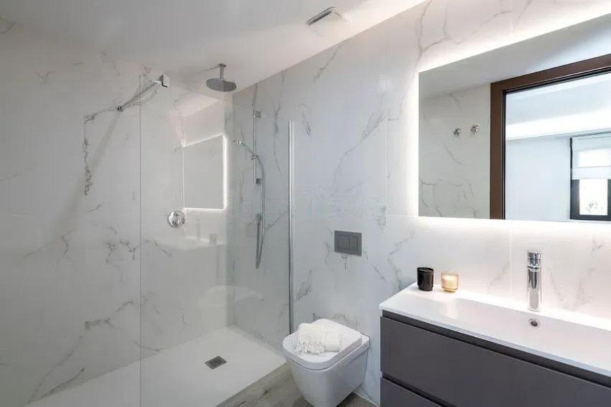 3 Bed Middle Floor Apartment in Puerto Banús