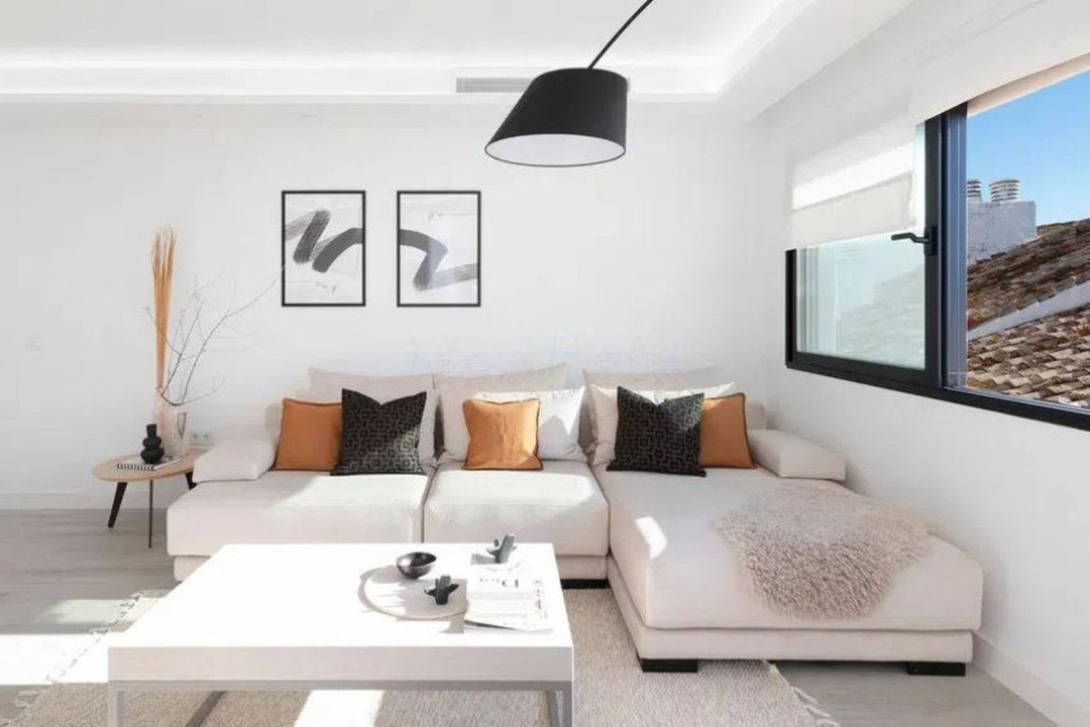 3 Bed Middle Floor Apartment in Puerto Banús