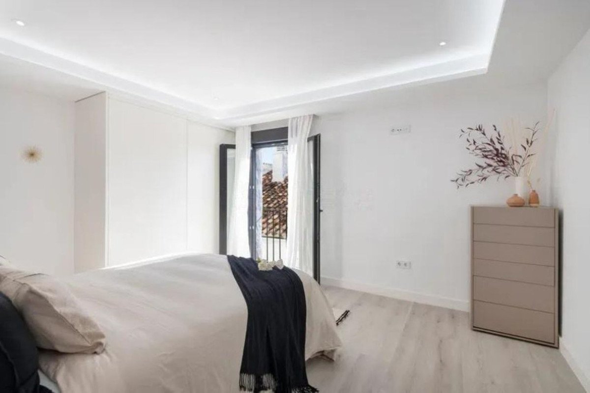 3 Bed Middle Floor Apartment in Puerto Banús