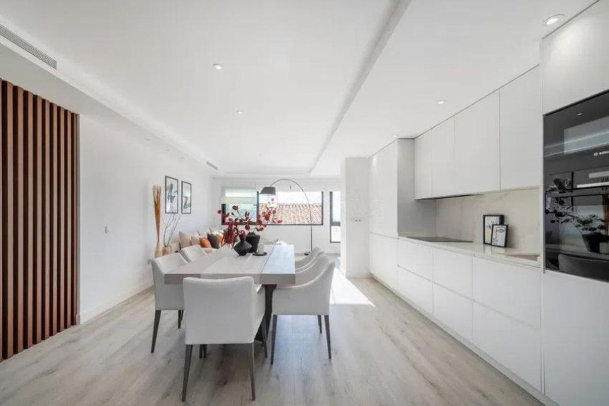 3 Bed Middle Floor Apartment in Puerto Banús