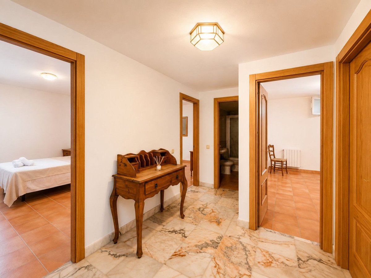 7 Bed Semi-Detached House in Marbella