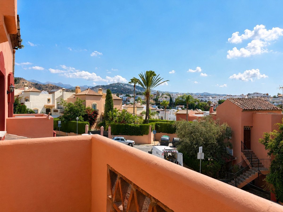7 Bed Semi-Detached House in Marbella