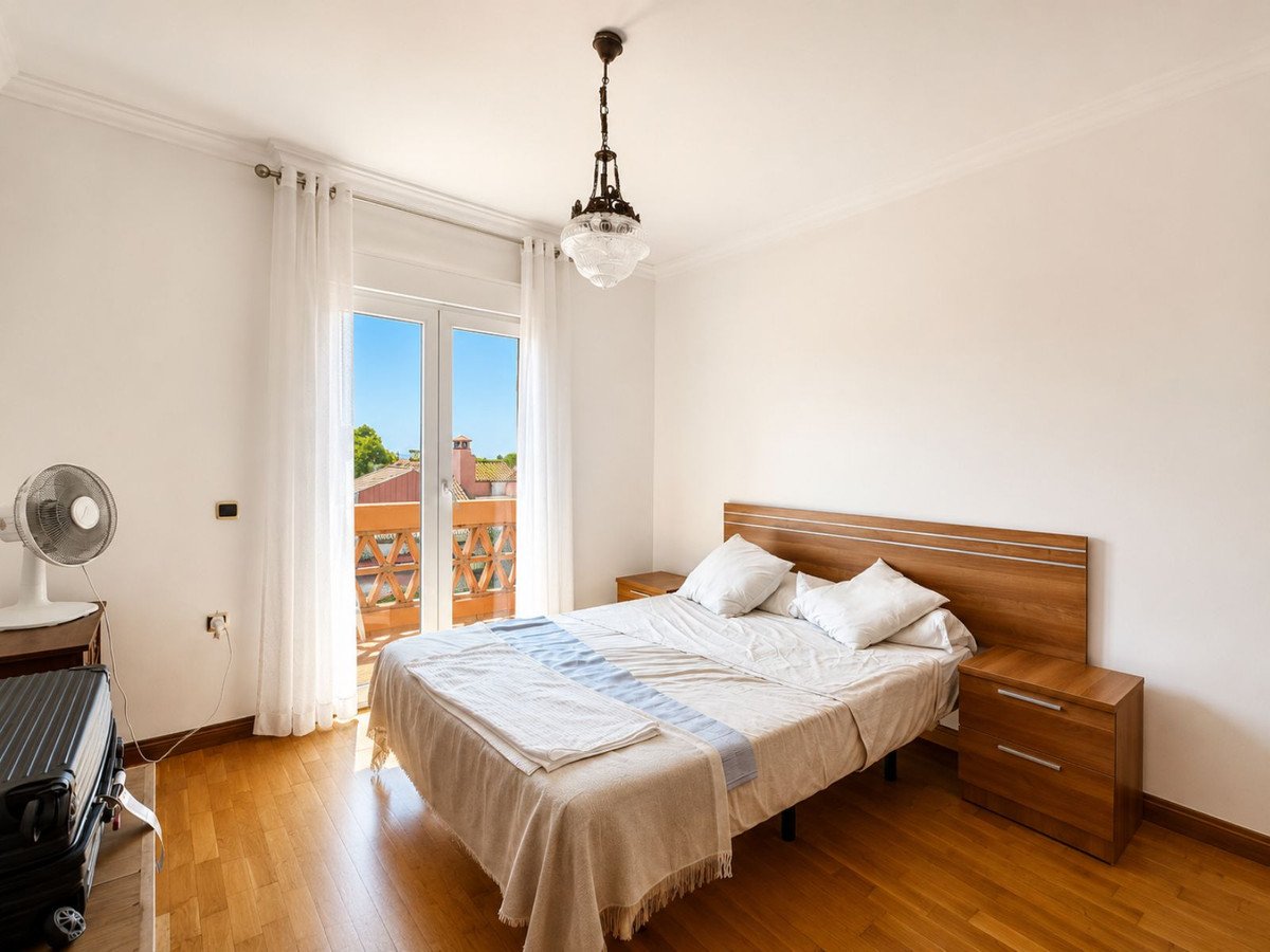7 Bed Semi-Detached House in Marbella