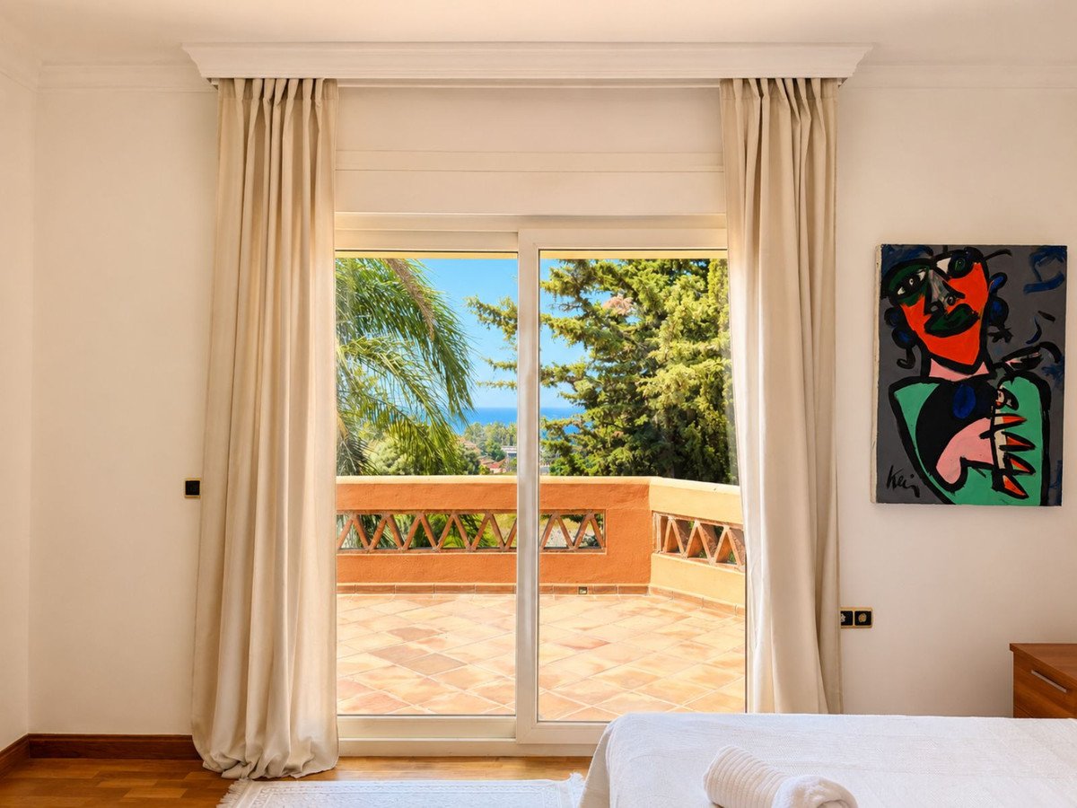 7 Bed Semi-Detached House in Marbella