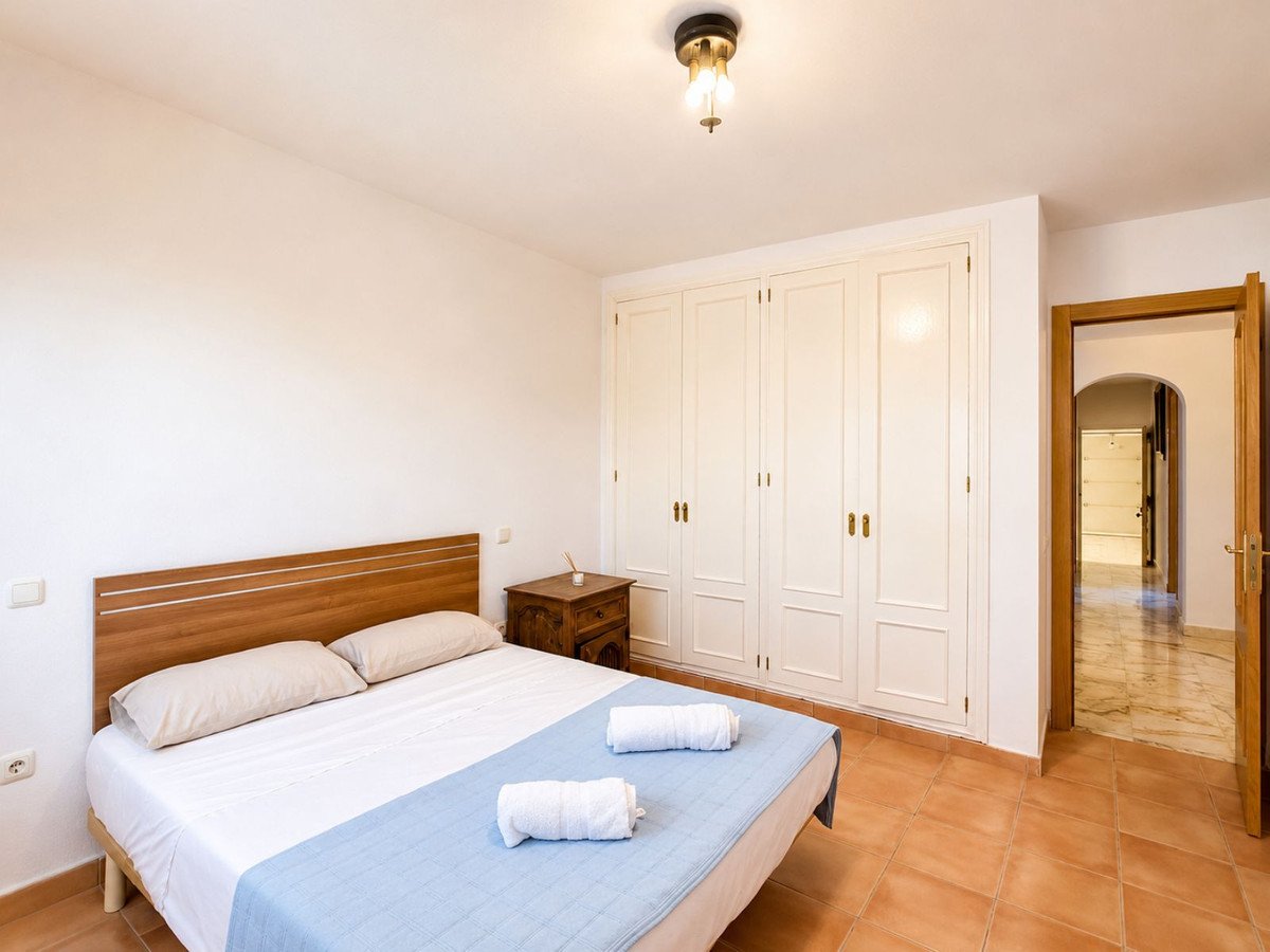 7 Bed Semi-Detached House in Marbella
