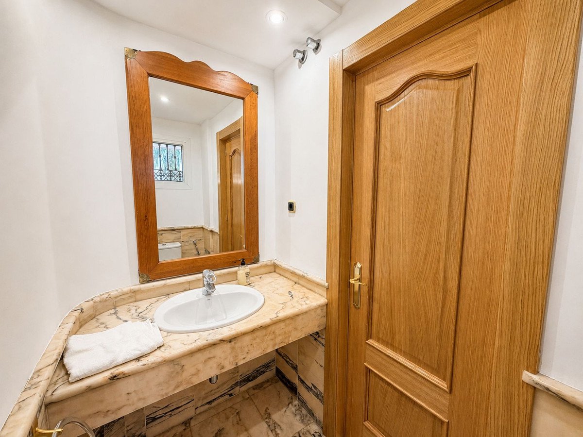 7 Bed Semi-Detached House in Marbella
