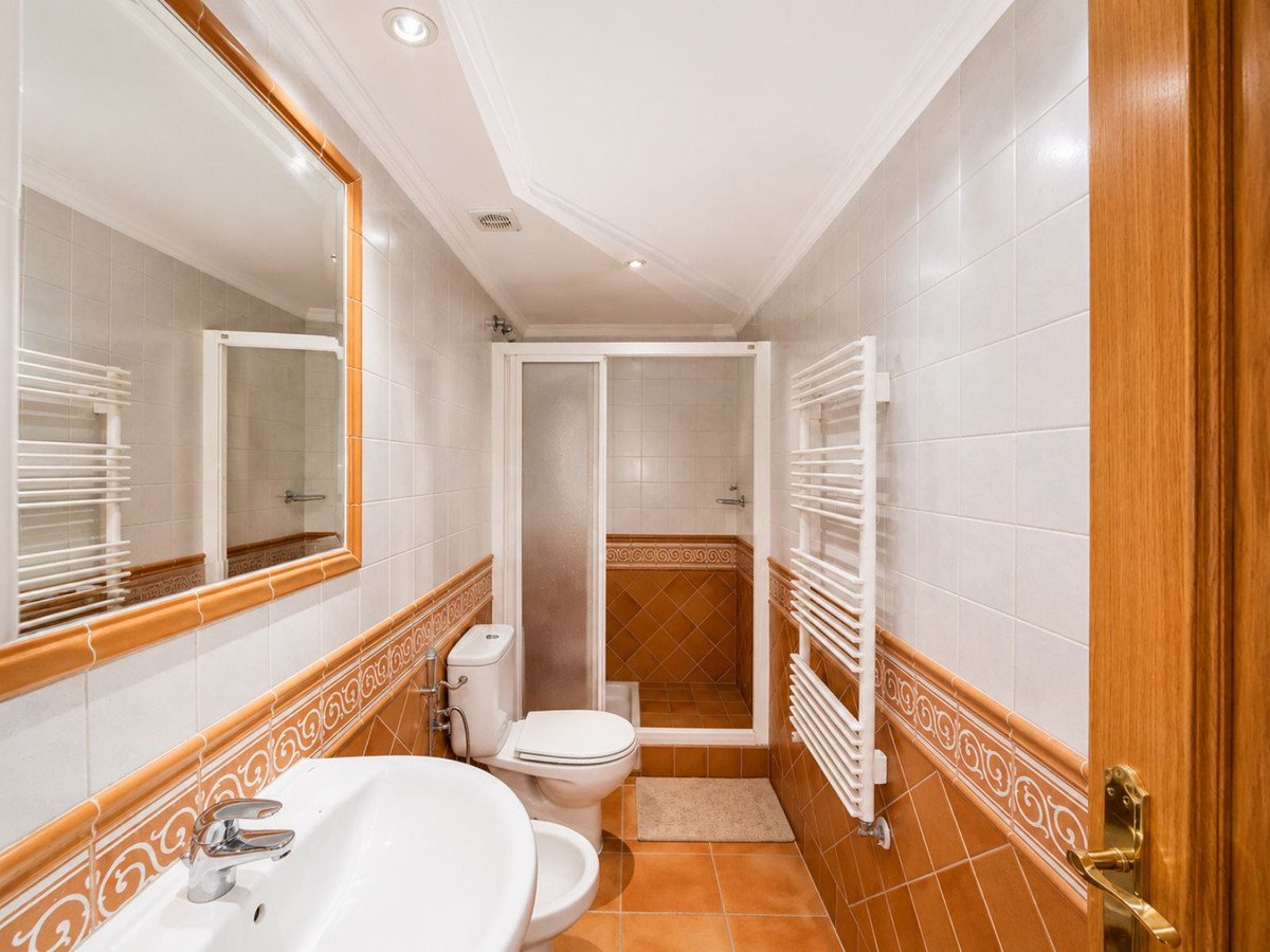 7 Bed Semi-Detached House in Marbella