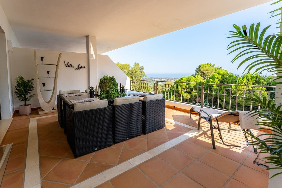 3 Bed Middle Floor Apartment in La Quinta