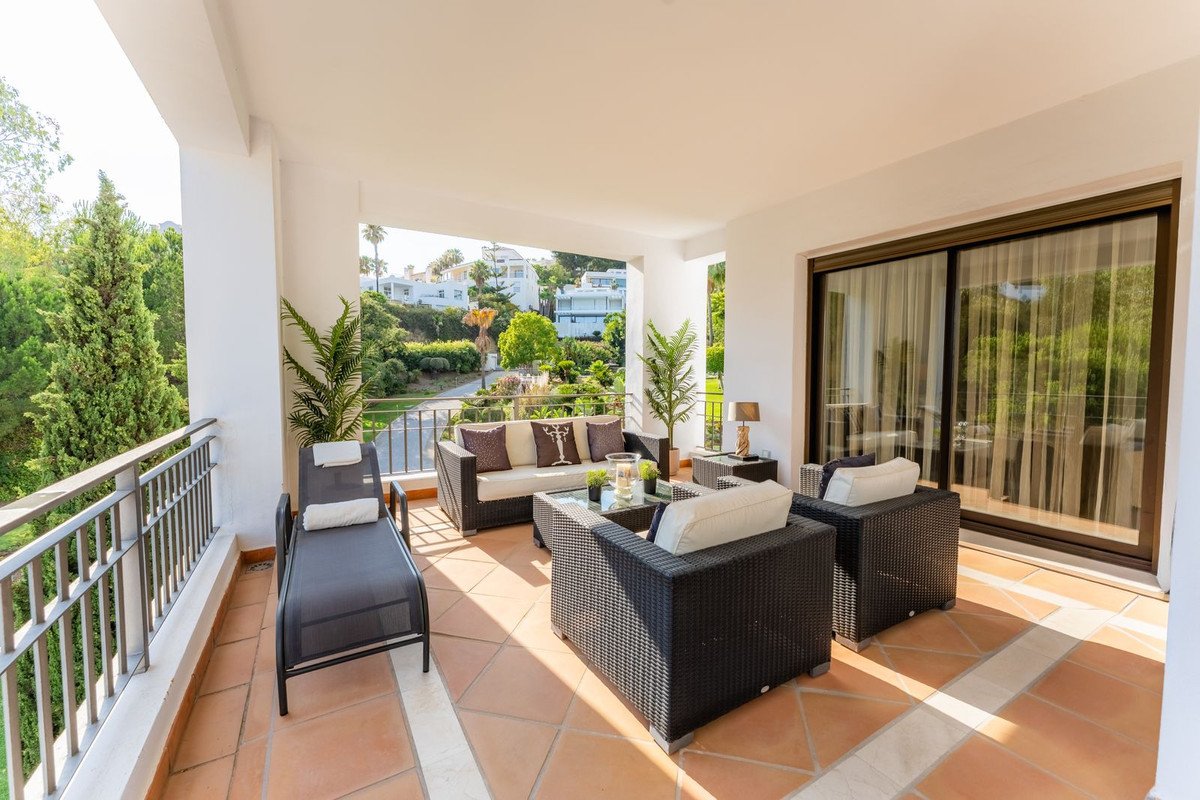 3 Bed Middle Floor Apartment in La Quinta
