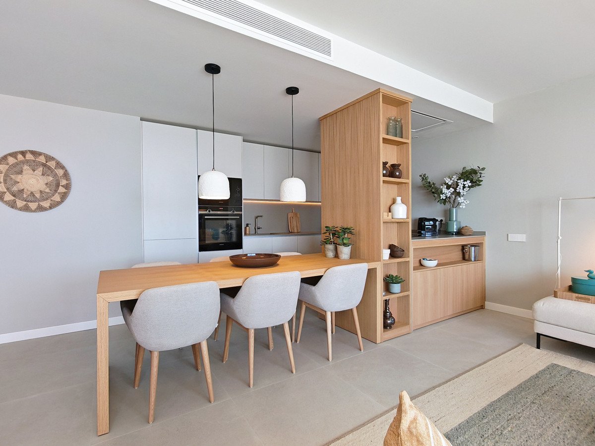 3 Bed Middle Floor Apartment in Selwo
