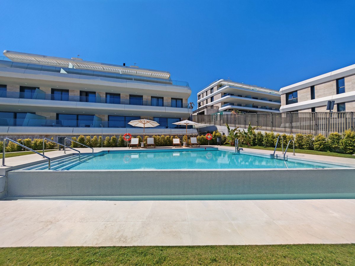 3 Bed Middle Floor Apartment in Selwo