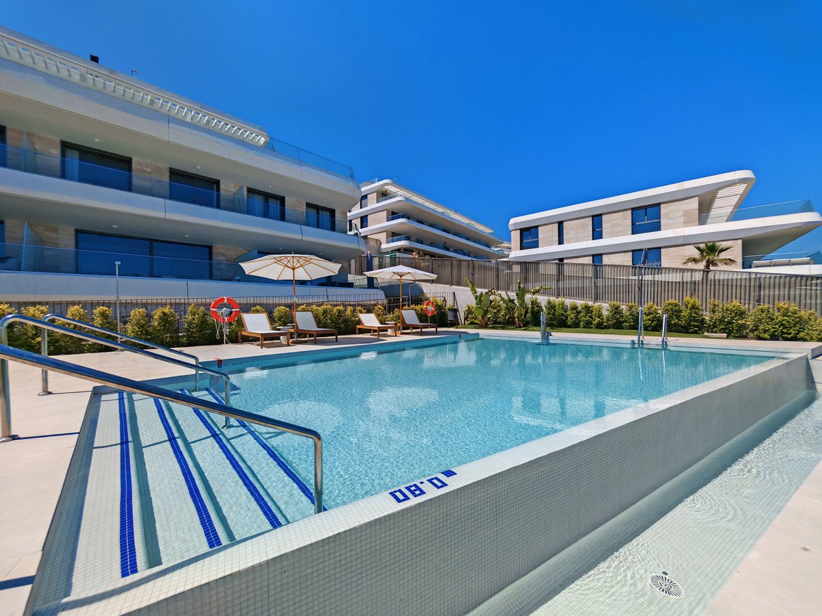 3 Bed Middle Floor Apartment in Selwo