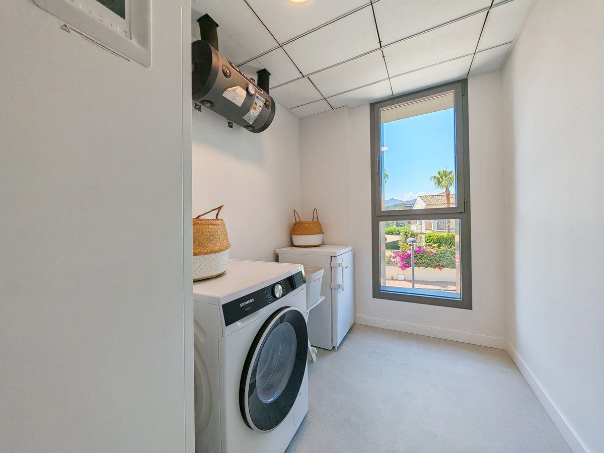 3 Bed Middle Floor Apartment in Selwo