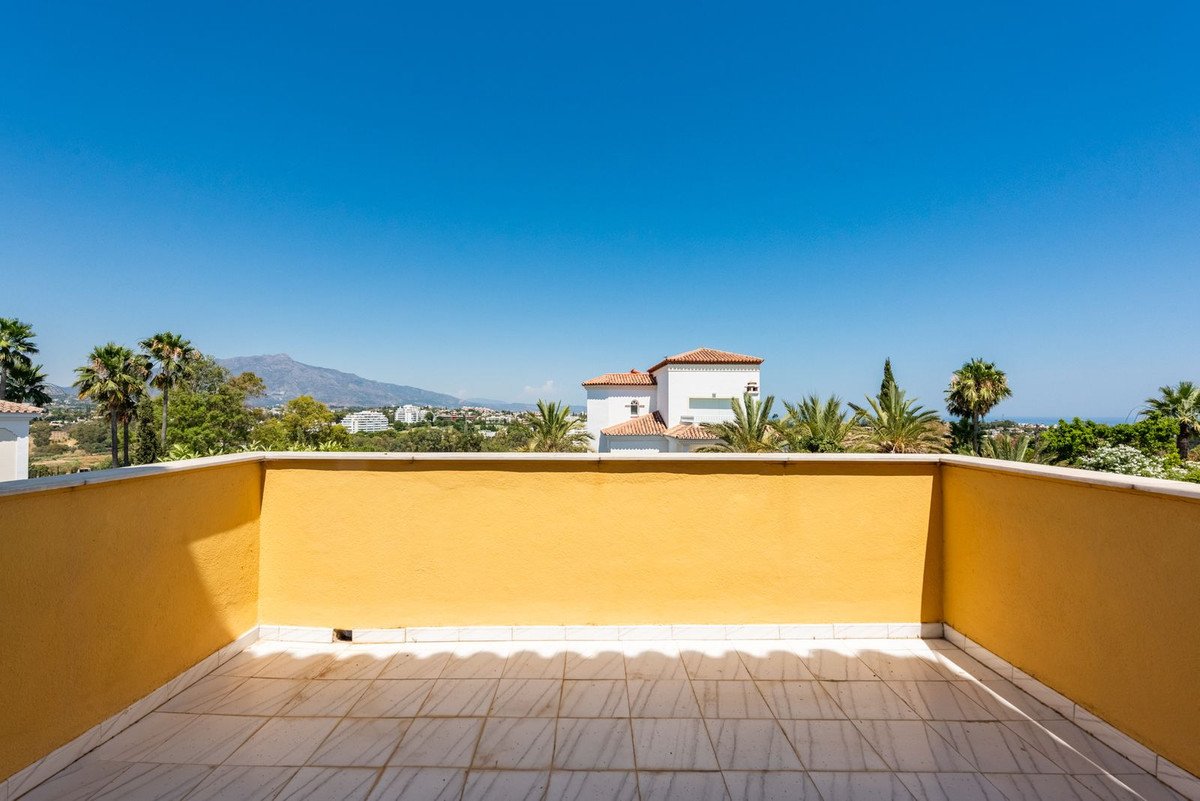 5 Bed Detached Villa in Atalaya