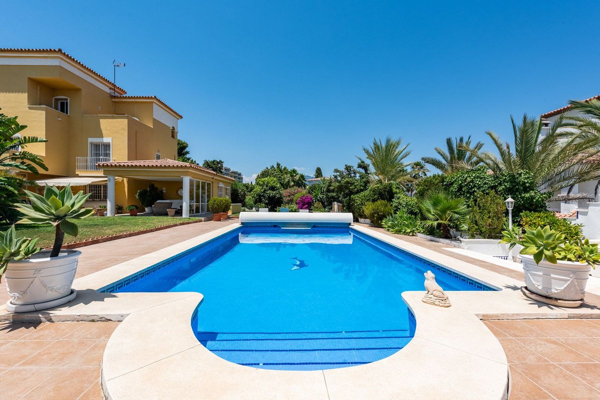 5 Bed Detached Villa in Atalaya