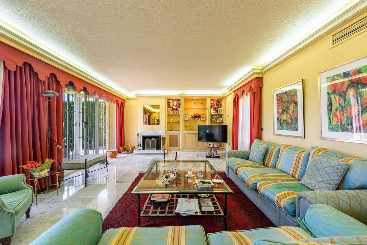 5 Bed Detached Villa in Atalaya