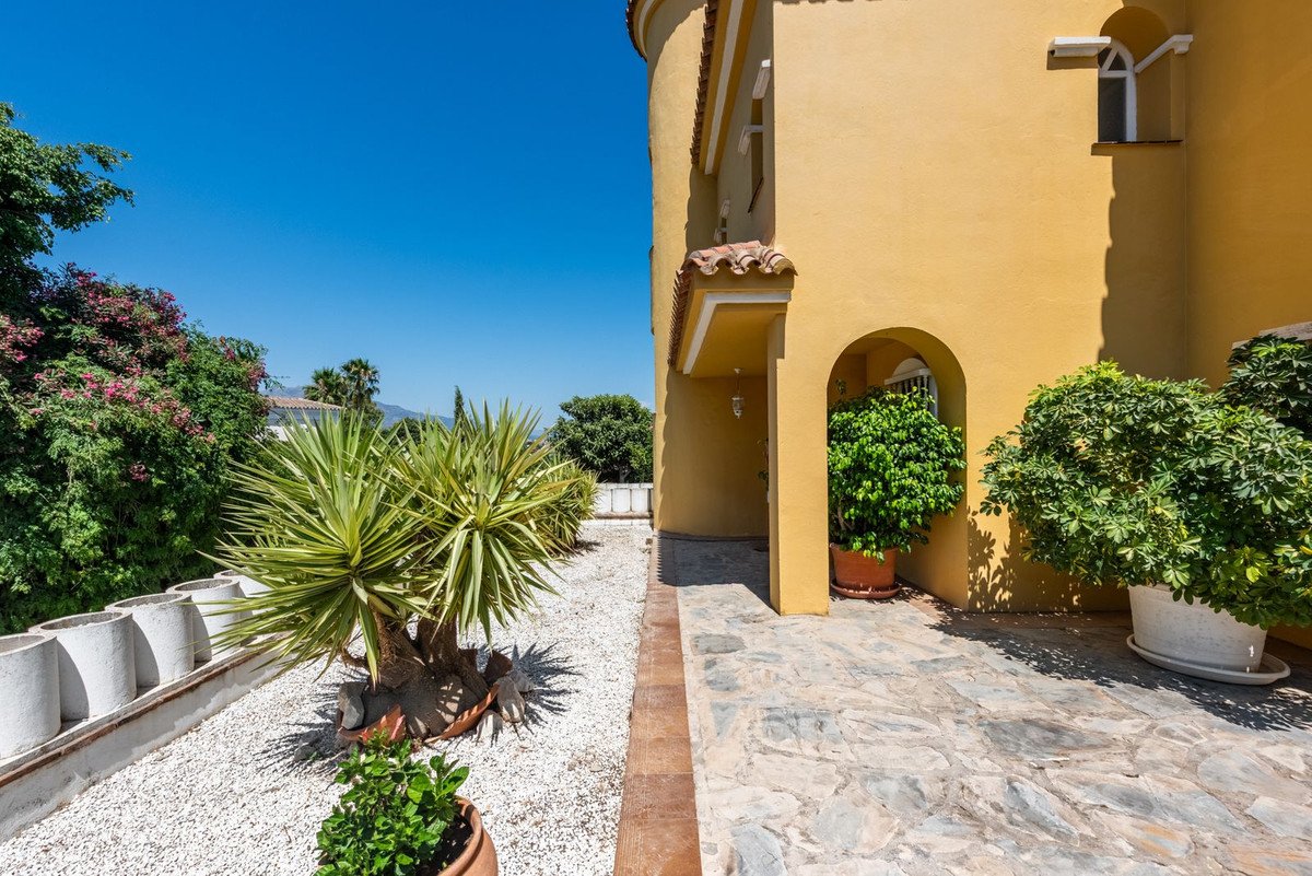 5 Bed Detached Villa in Atalaya